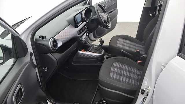 Hyundai i10 1.2 Premium Hatchback 5dr Petrol Auto Euro 6 (s/s) (79 ps)