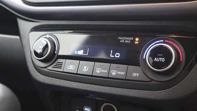 Hyundai i10 1.2 Premium Hatchback 5dr Petrol Manual Euro 6 (s/s) (79 ps)