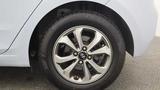 Hyundai I20 1.2 SE Launch Edition Hatchback 5dr Petrol Manual Euro 6 (s/s) (84 ps) Grey