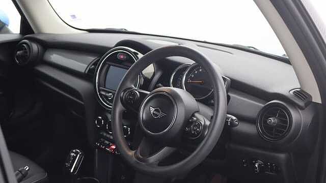 MINI Hatch 1.5 Cooper Classic Hatchback 3dr Petrol Steptronic Euro 6 (s/s) (136 ps)