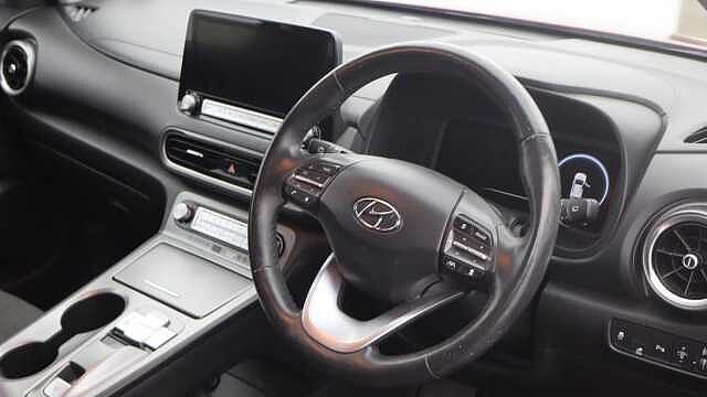 Hyundai KONA 39kWh Premium SUV 5dr Electric Auto (10.5kW Charger) (136 ps)