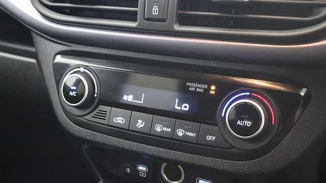Hyundai i10 1.0 Premium Hatchback 5dr Petrol Manual Euro 6 (s/s) (63 ps)