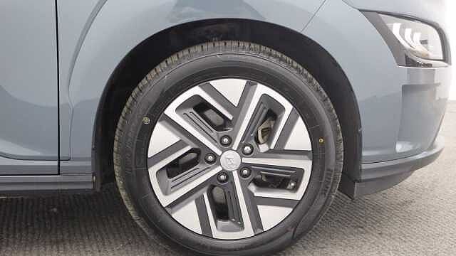 Hyundai KONA 64kWh Premium SUV 5dr Electric Auto (10.5kW Charger) (204 ps)