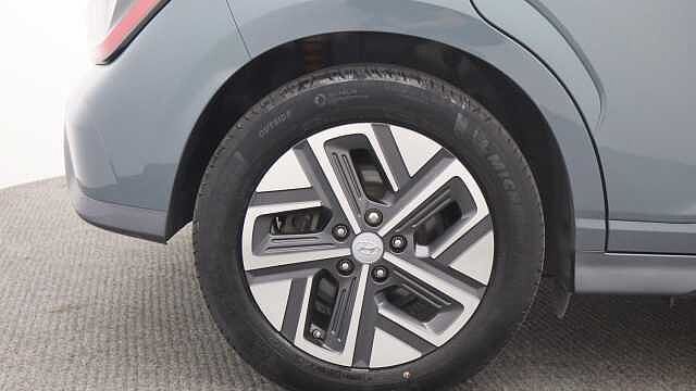 Hyundai KONA 64kWh Premium SUV 5dr Electric Auto (10.5kW Charger) (204 ps)