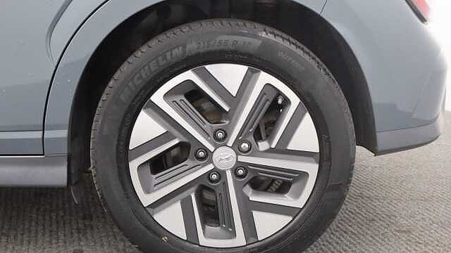 Hyundai KONA 64kWh Premium SUV 5dr Electric Auto (10.5kW Charger) (204 ps)