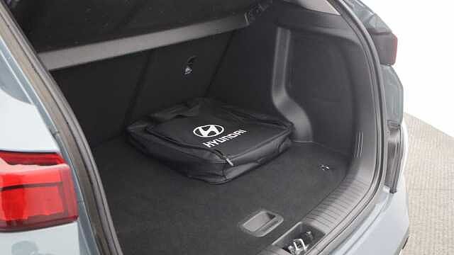Hyundai KONA 64kWh Premium SUV 5dr Electric Auto (10.5kW Charger) (204 ps)