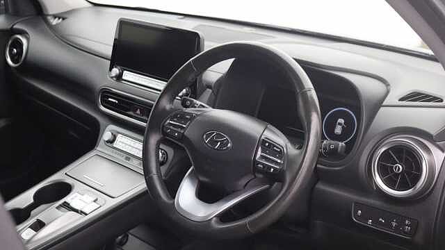 Hyundai KONA 64kWh Premium SUV 5dr Electric Auto (10.5kW Charger) (204 ps)