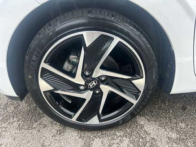 Hyundai I10 1.0 [63] Premium 5dr Auto [Nav] White