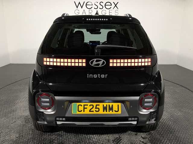Hyundai INSTER 85kW Cross 49kWh 5dr Auto Black
