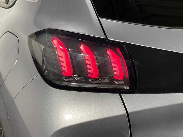 Peugeot 208 1.2 PureTech 100 Allure Premium 5dr