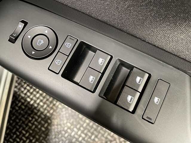 Hyundai KONA 160kW Advance 65kWh 5dr Auto 2(2023) Silver