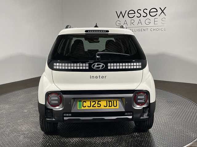 Hyundai INSTER 85kW Cross 49kWh 5dr Auto White