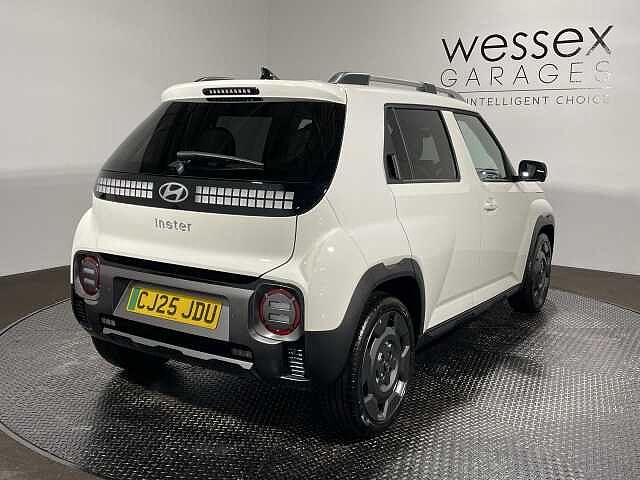 Hyundai INSTER 85kW Cross 49kWh 5dr Auto White