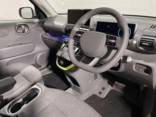 Hyundai INSTER 85kW Cross 49kWh 5dr Auto White