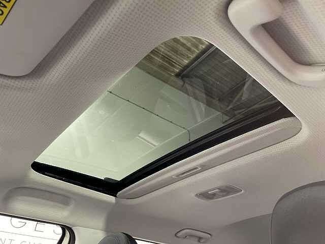 Hyundai INSTER 85kW Cross 49kWh 5dr Auto White