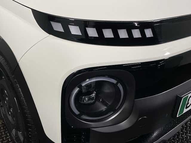 Hyundai INSTER 85kW Cross 49kWh 5dr Auto White