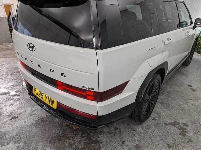 Hyundai Santa Fe 1.6 T-GDi 13.8kWh Calligraphy Auto 4WD Euro 6 (s/s) 5dr