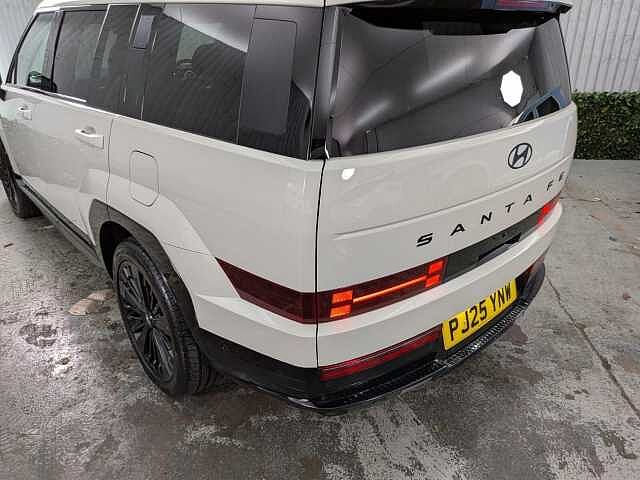 Hyundai Santa Fe 1.6 T-GDi 13.8kWh Calligraphy Auto 4WD Euro 6 (s/s) 5dr
