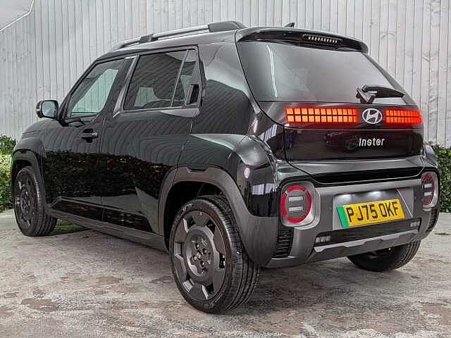 Hyundai INSTER Long Range 49kWh Cross Auto 5dr Abyss Black
