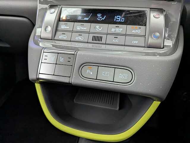 Hyundai INSTER Long Range 49kWh Cross Auto 5dr Abyss Black