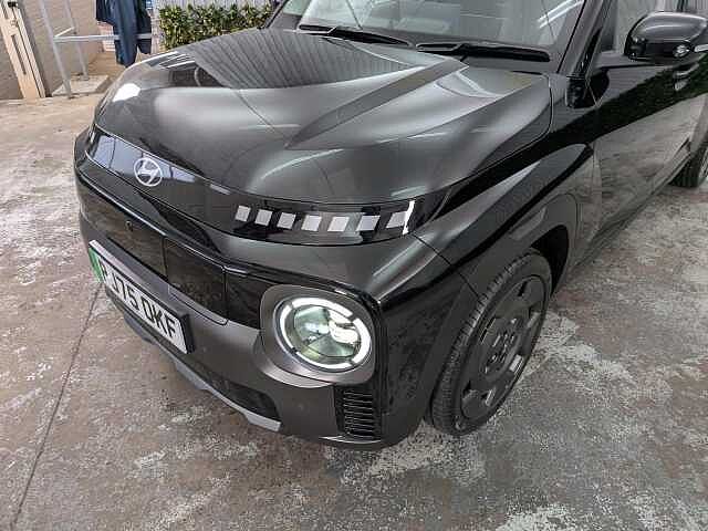 Hyundai INSTER Long Range 49kWh Cross Auto 5dr Abyss Black