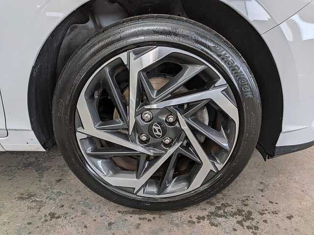 Hyundai I20 1.0 T-GDi MHEV Premium Euro 6 (s/s) 5dr Atlas White