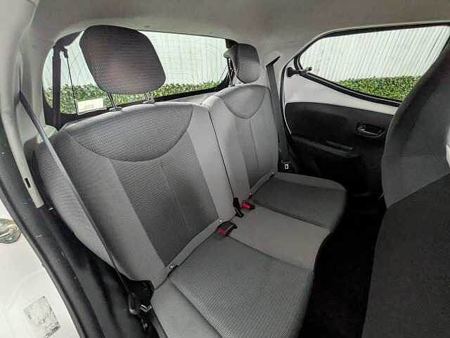 Toyota AYGO 1.0 VVT-i x-play Euro 6 5dr (Safety Sense)