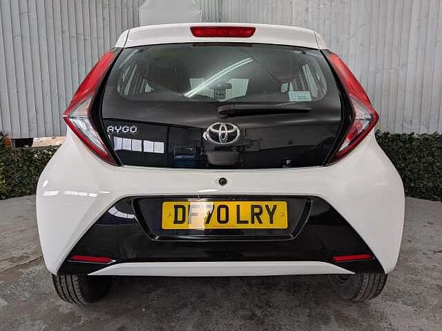 Toyota AYGO 1.0 VVT-i x-play Euro 6 5dr (Safety Sense)