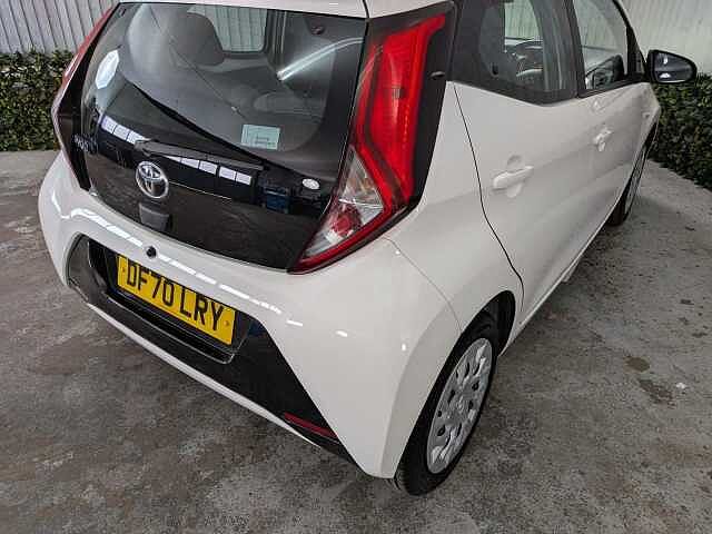 Toyota AYGO 1.0 VVT-i x-play Euro 6 5dr (Safety Sense)