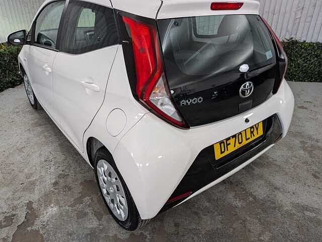 Toyota AYGO 1.0 VVT-i x-play Euro 6 5dr (Safety Sense)