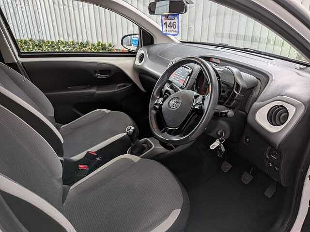 Toyota AYGO 1.0 VVT-i x-play Euro 6 5dr (Safety Sense)