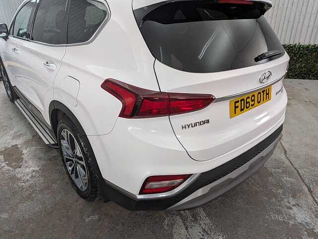 Hyundai SANTA FE 2.2 CRDi Premium SE Auto 4WD Euro 6 (s/s) 5dr 7 Seat White Cream