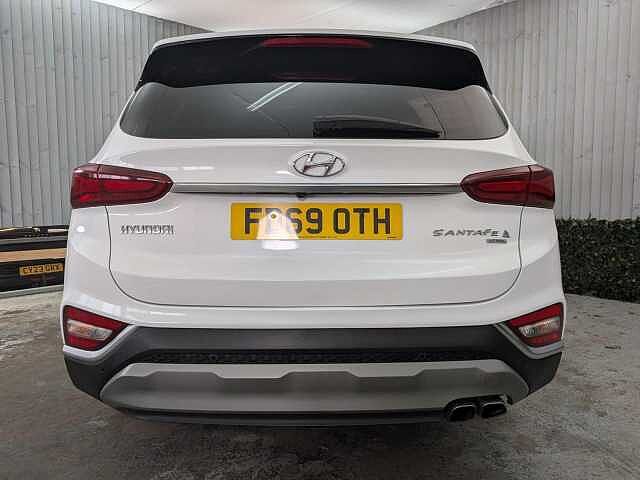 Hyundai SANTA FE 2.2 CRDi Premium SE Auto 4WD Euro 6 (s/s) 5dr 7 Seat White Cream