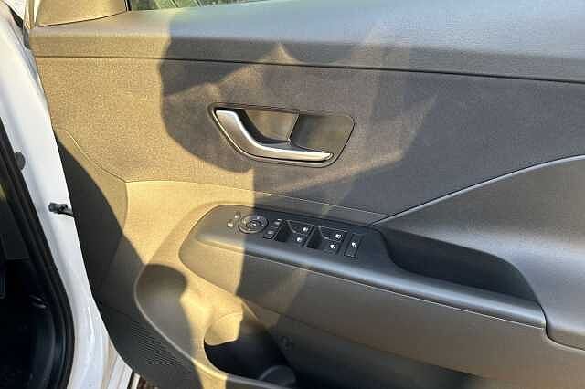 Hyundai KONA 160kW Advance 65kWh 5dr Auto White