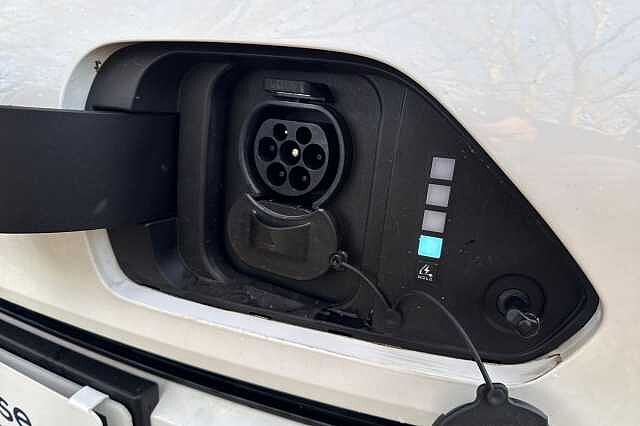 Hyundai KONA 160kW Advance 65kWh 5dr Auto White