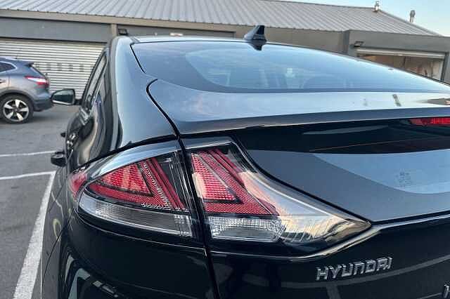 Hyundai IONIQ 1.6 GDi Hybrid Premium 5dr DCT Black