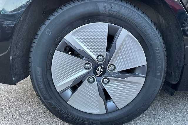 Hyundai IONIQ 1.6 GDi Hybrid Premium 5dr DCT Black