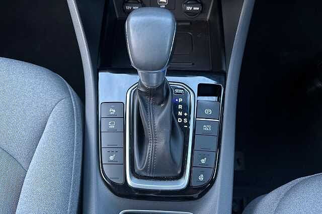 Hyundai IONIQ 1.6 GDi Hybrid Premium 5dr DCT Black