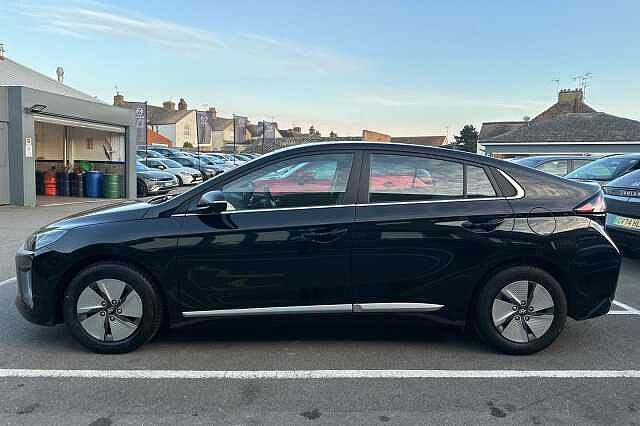 Hyundai IONIQ 1.6 GDi Hybrid Premium 5dr DCT Black