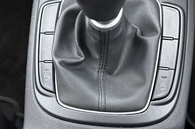 Hyundai KONA 1.0T GDi Blue Drive Premium 5dr Black