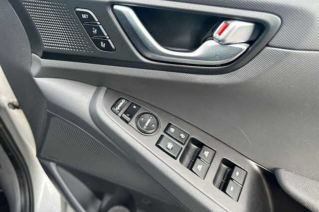 Hyundai IONIQ 1.6 GDi Hybrid Premium SE 5dr DCT