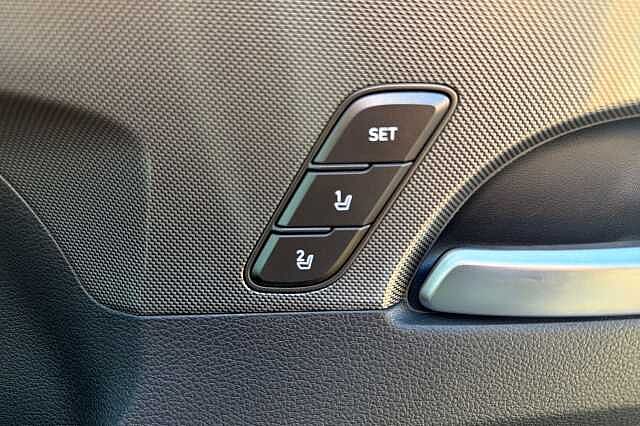 Hyundai SANTA FE 1.6 TGDi Hybrid Ultimate 5dr Auto Black