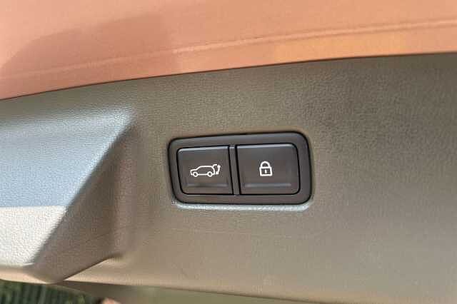 Hyundai SANTA FE 1.6 TGDi Plug-in Hybrid Ultimate 5dr 4WD Auto