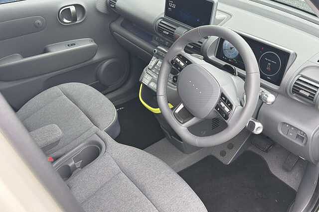 Hyundai INSTER 85kW Cross 49kWh 5dr Auto Natural Ivory