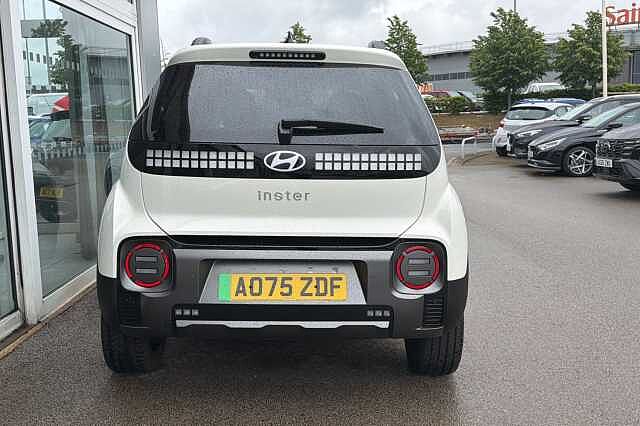 Hyundai INSTER 85kW Cross 49kWh 5dr Auto Natural Ivory