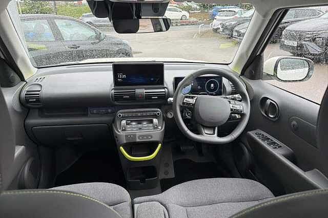 Hyundai INSTER 85kW Cross 49kWh 5dr Auto Natural Ivory