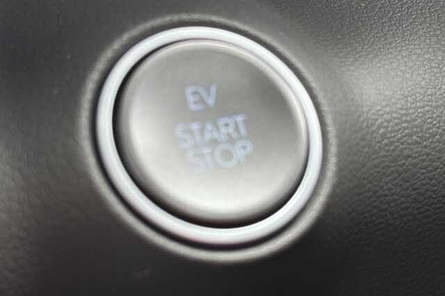 Hyundai INSTER 85kW Cross 49kWh 5dr Auto Natural Ivory