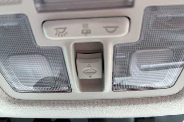 Hyundai INSTER 85kW Cross 49kWh 5dr Auto Natural Ivory