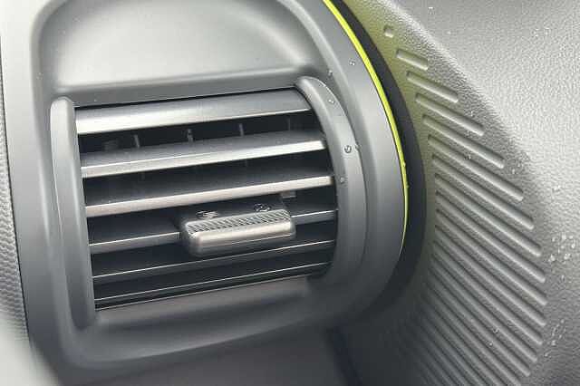 Hyundai INSTER 85kW Cross 49kWh 5dr Auto Natural Ivory