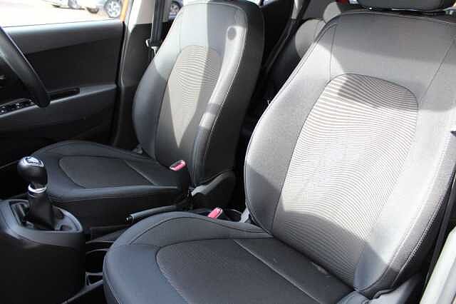 Hyundai I10 Play 1.0 MPI Tomato Red